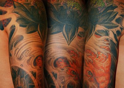 asiatisches Coverup Tattoo Sleeve mit Koi, Lotus, Buddha, Hannya-Maske, Shit for Life Tattoo München Video